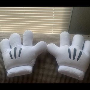 Mickey mouse gloves